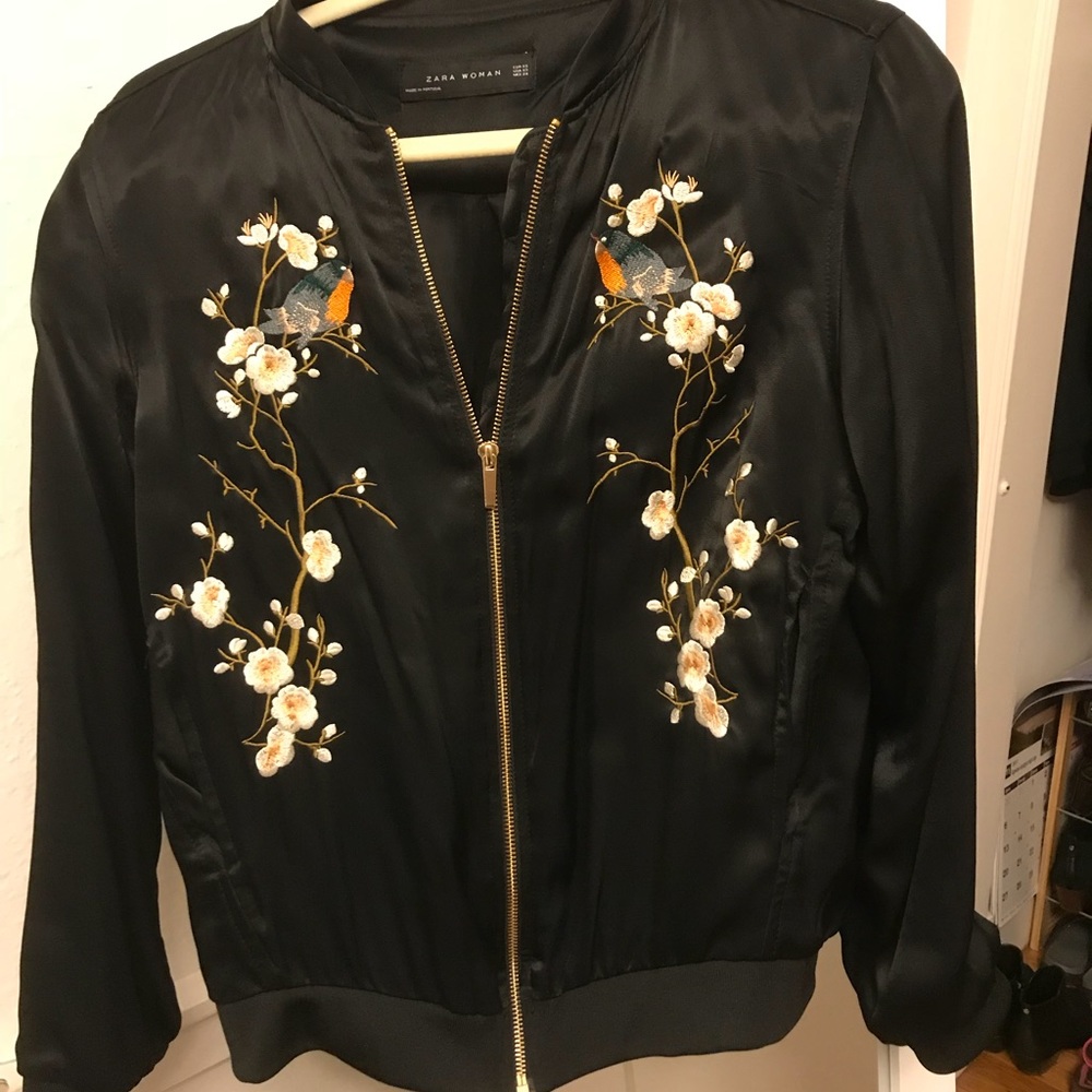 Black Zara floral bomber, size XS!